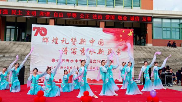 1209青春之風(fēng) 藝在多才——記秀水中專人文系德育文采展-吳晶1_副本.jpg