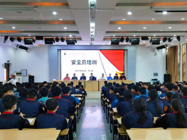 1026筑牢安全防線 構(gòu)建平安校園——秀水中專開展學(xué)生安全員培訓(xùn)-朱小虎1_副本.jpg